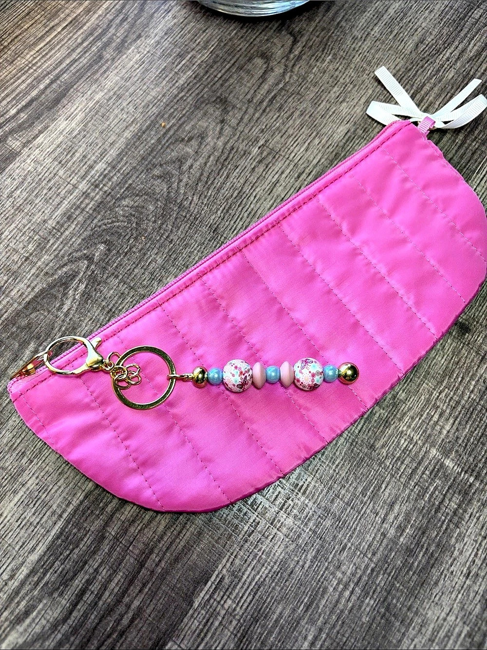 🔥5 for $25🔥 NWOT Pink Quilted Cosmetic Pouch with Handmade Keychain/Bagcharm